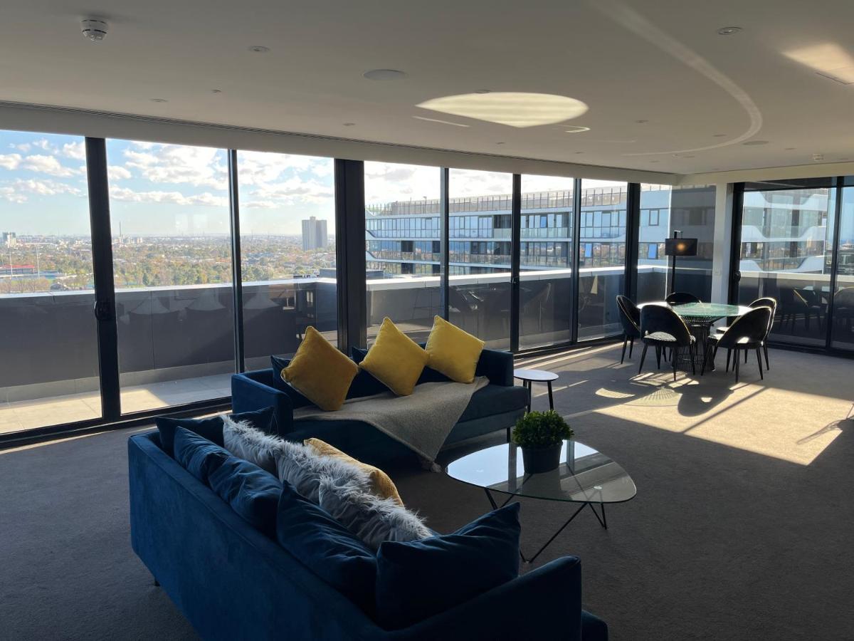 The Kinson — Photos 1